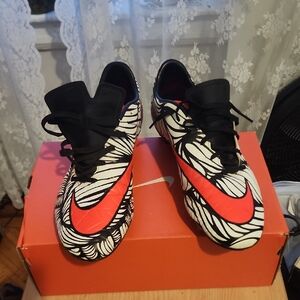 Nike Black and White Graphic Cleats with Red Accents